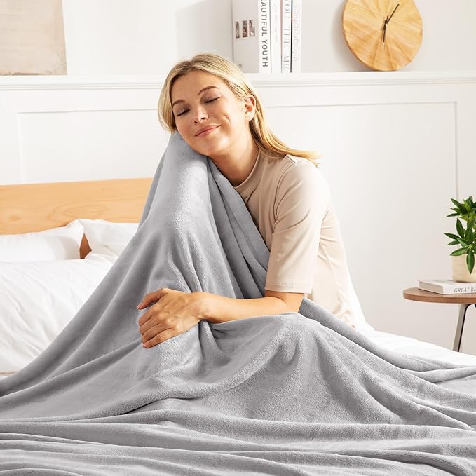 Exclusivo Mezcla Fleece Blanket King Size for Bed, Super Soft and Warm, All Season Use, Cozy, Plush, Lightweight, 90x104 Inches, Light Grey