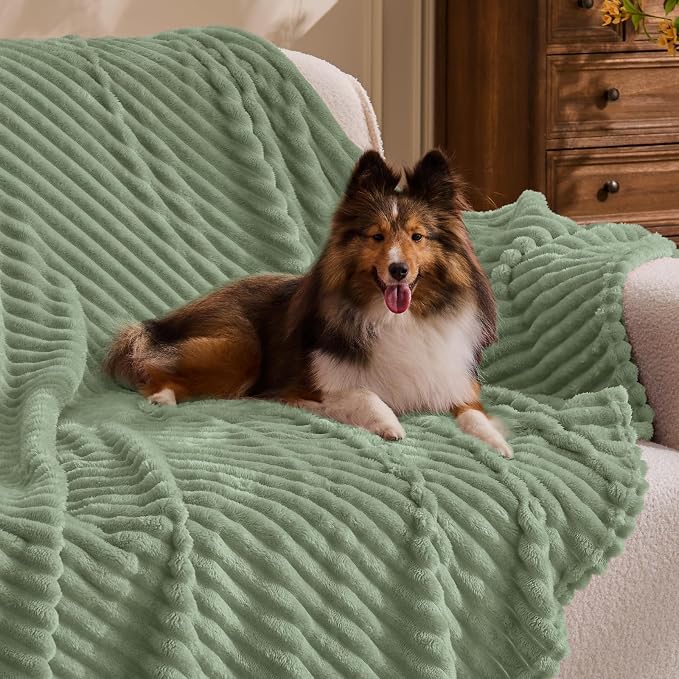 BEDELITE Ribbed Sage Grey Green Fleece Throw Blanket - Image 3