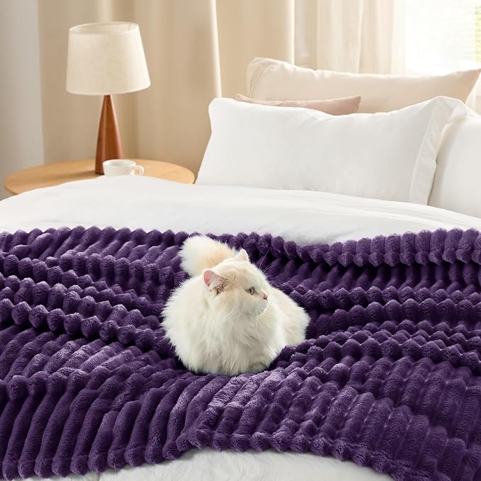 Bedsure Soft Full Size Fleece Blankets - Image 7