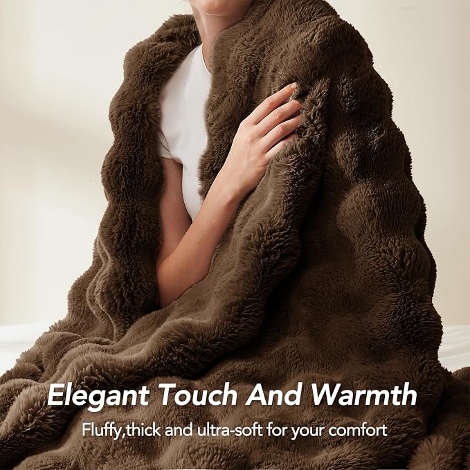 L'AGRATY Faux Rabbit Fur Throw Blanket - Image 6