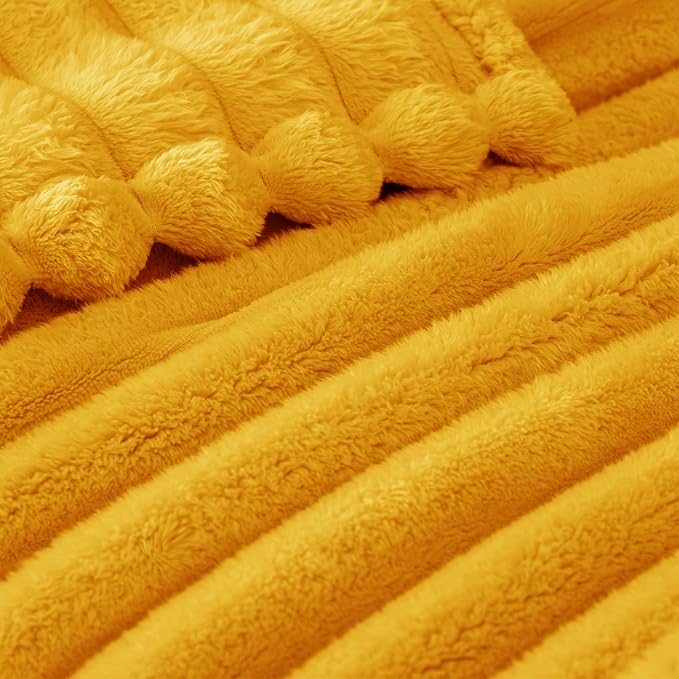 Exclusivo Mezcla Striped Queen Size Fleece Blanket - Image 4
