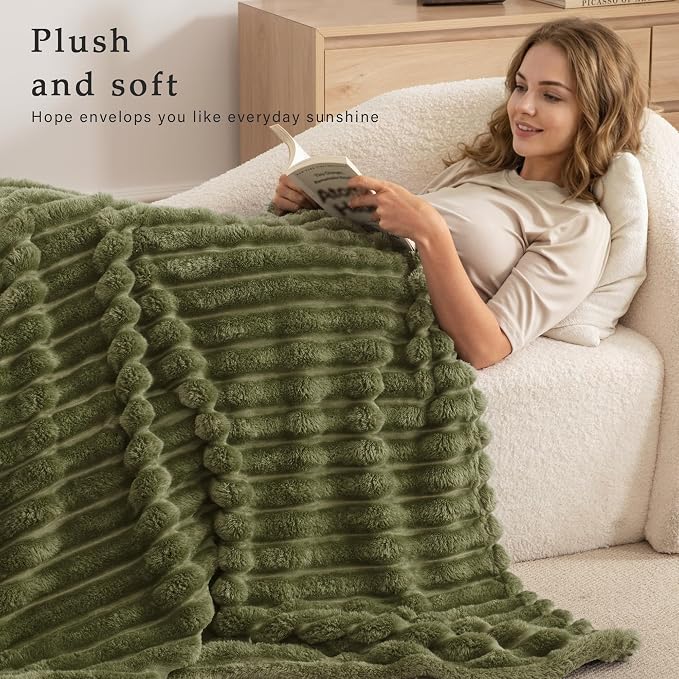 Exclusivo Mezcla Striped California King Size Fleece Blanket - Image 2