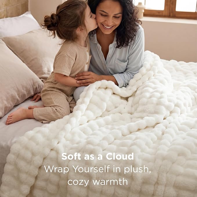 Bedsure Queen Size Blanket 3D Fleece Bubble Queen Blankets - Image 2