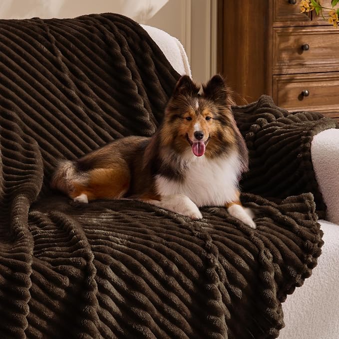 BEDELITE 3D Ribbed Dark Brown Fleece Throw Blanket - Image 3