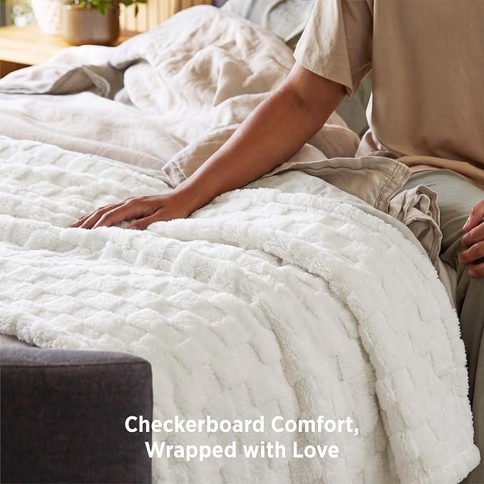 Bedsure GentleSoft White Throw Blanket - Image 5
