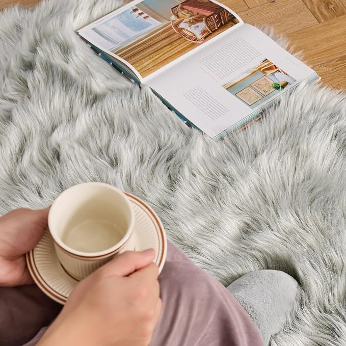 MIULEE Fluffy Area Rug 3x5 ft Faux Fur Sheepskin Rug - Image 3
