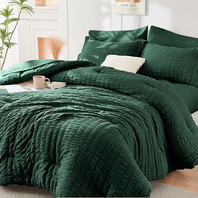 HYMOKEGE Emerald Green California King Comforter Set Seersucker 7 Pieces, All Season Luxury Bed in a Bag for Bedroom, Bedding Set with Comforter, Sheets, Pillowcases & Shams