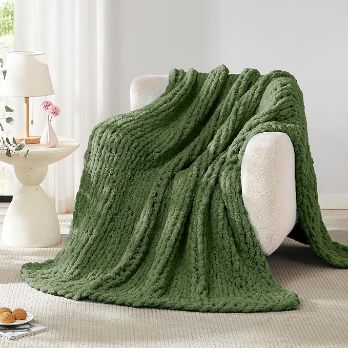 L'AGRATY Chunky Knit Throw Blanket by LAGRATY