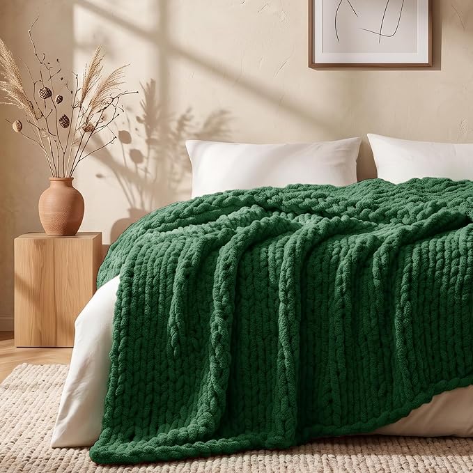 L'AGRATY Chunky Knit Throw Blanket by LAGRATY