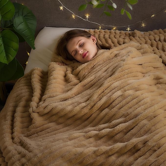 NEWCOSPLAY Fleece Ribbed Cozy Queen Blanket - Image 2