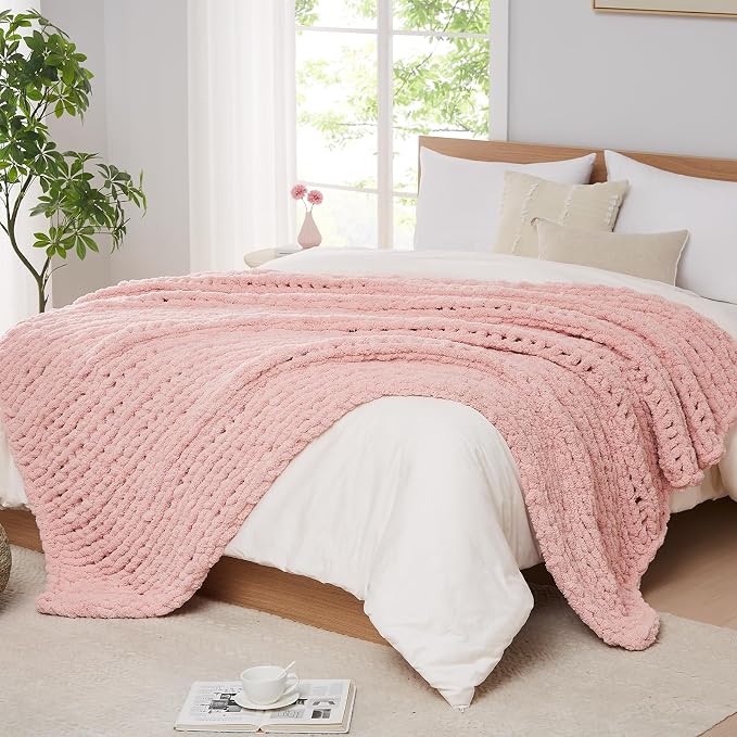 L'AGRATY Chunky Knit Throw Blanket by LAGRATY