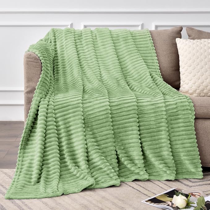 BEDELITE 3D Ribbed Apple Green Fleece Throw Blanket - Image 2