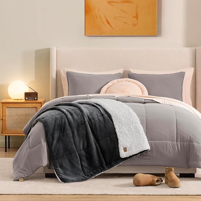 UGG Nita Throw Blanket, Reversible Fleece Blanket, Charcoal Grey | Plush UGG - Image 3