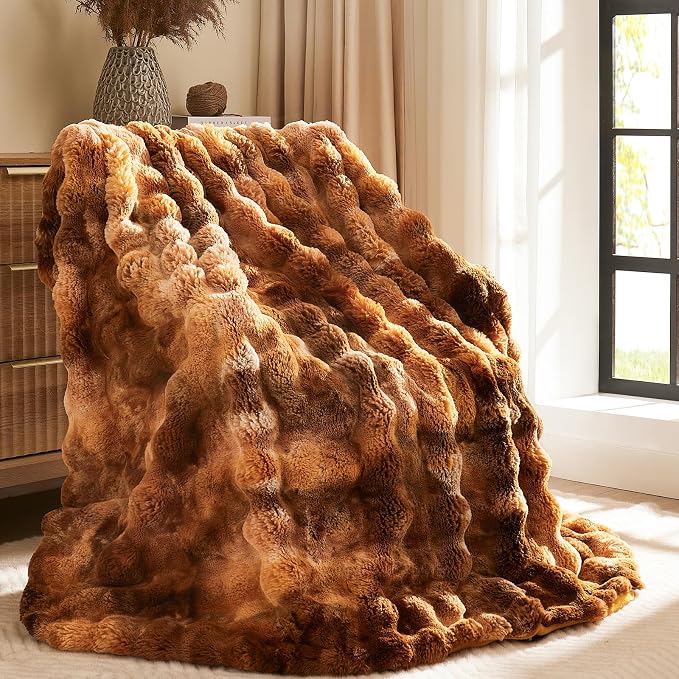 L'AGRATY Faux Fur Throw Blanket by LAGRATY