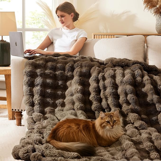 L'AGRATY Faux Rabbit Fur Throw Blanket by LAGRATY