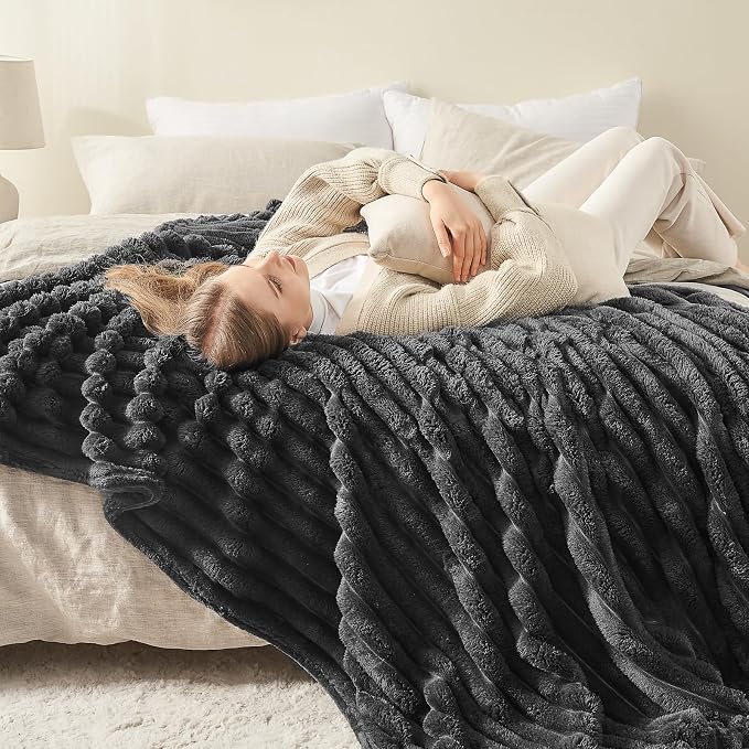 NEWCOSPLAY Fleece Ribbed Cozy Twin Blanket - Image 4