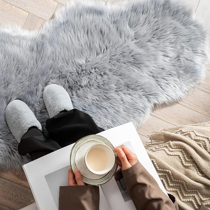 MIULEE Fluffy Area Rug 3x5 ft Faux Fur Sheepskin Rug - Image 2