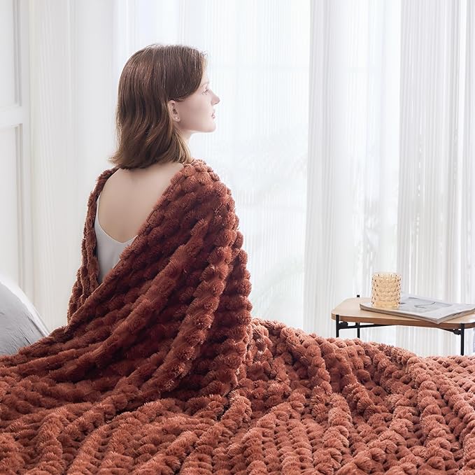 NEWCOSPLAY Fleece Clouds Cozy King Blanket - Image 3