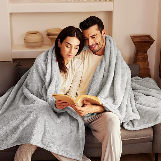 Exclusivo Mezcla Plush Fuzzy Fleece Bed Blanket Queen Size, Super Soft, Fluffy and Warm Blankets，Suitable for All Seasons (Light Grey, 90x90 Inches)