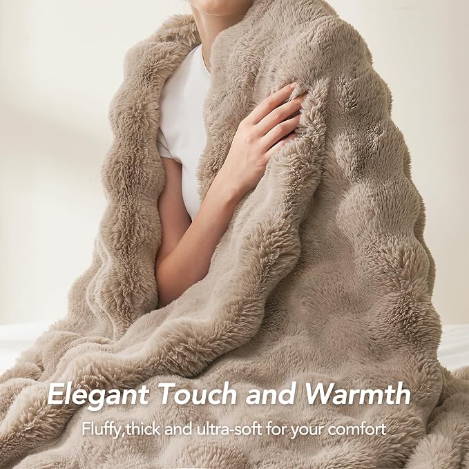 L'AGRATY Faux Rabbit Fur Throw Blanket - Image 4