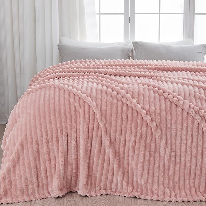 NEWCOSPLAY Fleece Ribbed Cozy Queen Blanket - Image 2