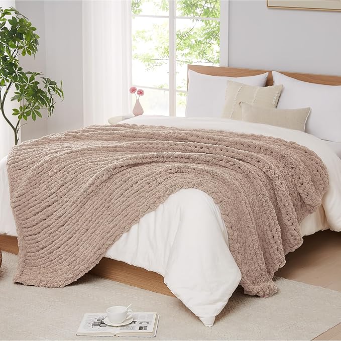 L'AGRATY Chunky Knit Throw Blanket by LAGRATY