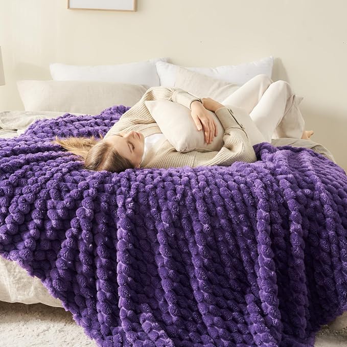 NEWCOSPLAY Fleece Clouds Cozy Twin Blanket - Image 3