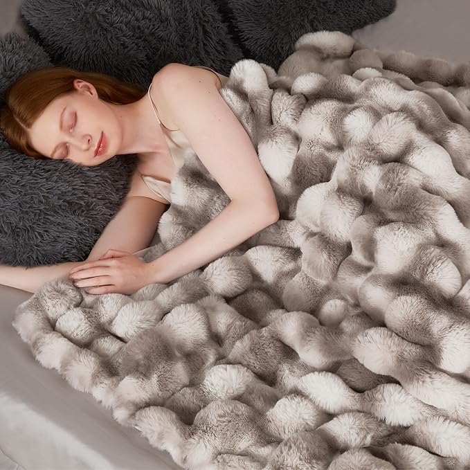 Luxury 1000GSM Faux Rabbit Fur Throw Blanket, Super Heavy Warm Cozy Grey - Image 3