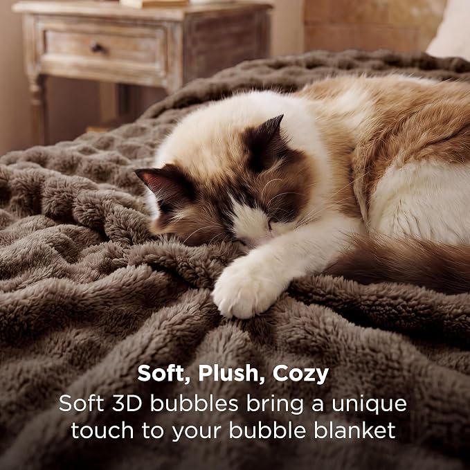 Bedsure 3D Fleece Bubble Blanket - Image 3