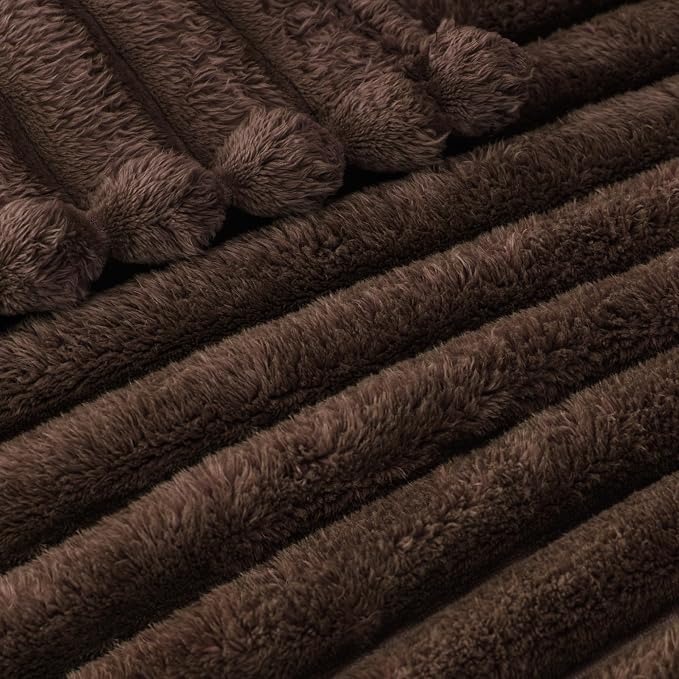 Exclusivo Mezcla Striped Queen Size Fleece Blanket - Image 4