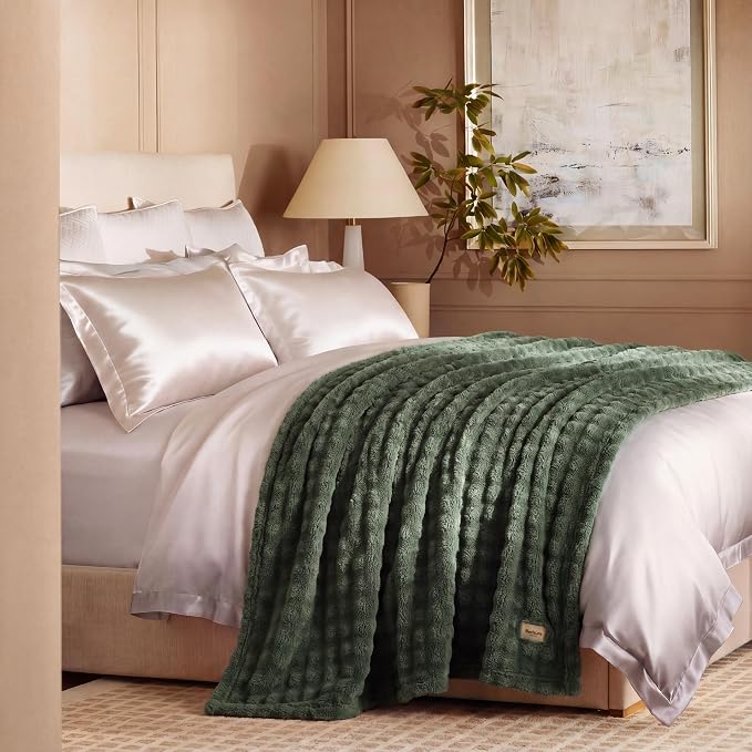 Bedsure 3D Fleece Bubble Blanket - Image 4