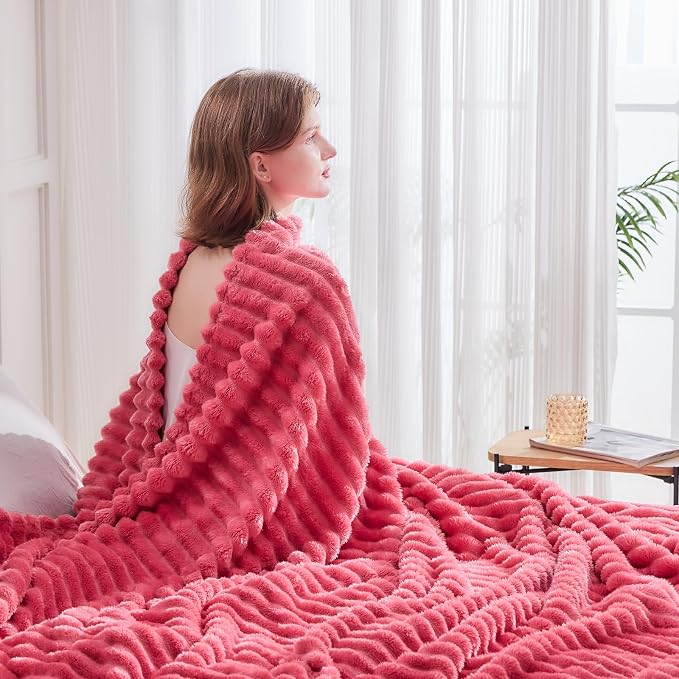 NEWCOSPLAY Fleece Ribbed Cozy Queen Blanket - Image 3