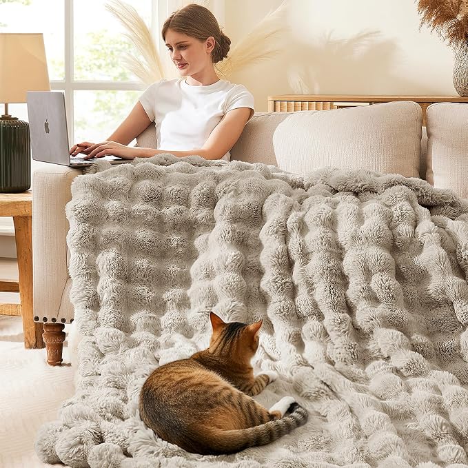 L'AGRATY Faux Rabbit Fur Throw Blanket - Image 6