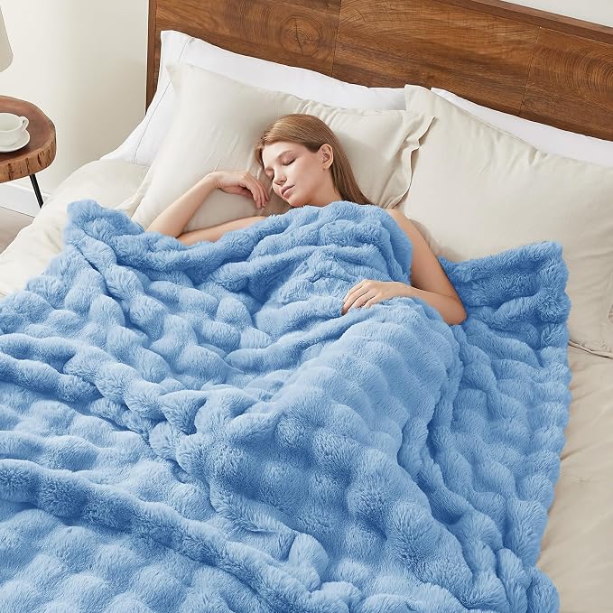 L'AGRATY Faux Rabbit Fur Throw Blanket - Image 2