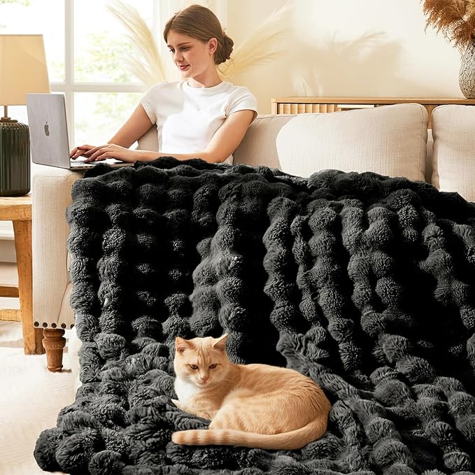 L'AGRATY Faux Rabbit Fur Throw Blanket - Image 3