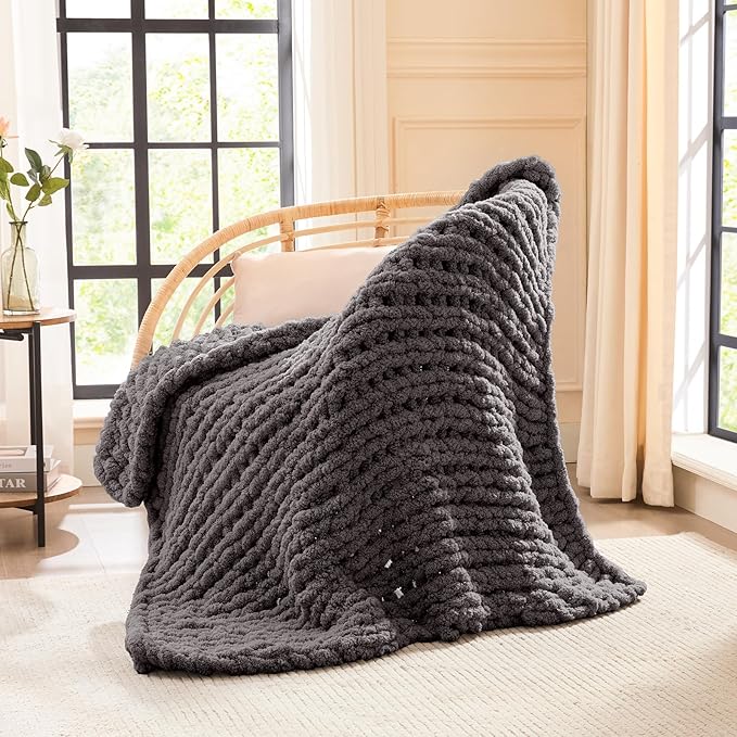 L'AGRATY Chunky Knit Throw Blanket by LAGRATY