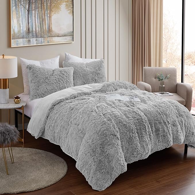 King Luxury Faux Fur Comforter Set - Soft & Breathable 7-Piece Bedding Collection - 1 Comforter, 1 Fitted Sheet, 1 Flat, 2 Pillowcases, 2 Pillow Shams - Deep Pocket - Premium Quality, Silver