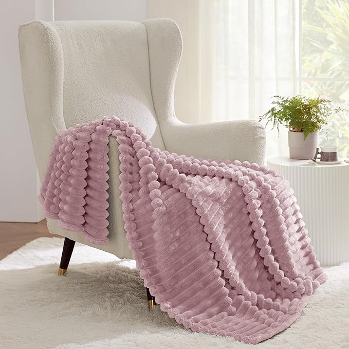 Bedsure Soft Pink Throw Blanket - Image 7
