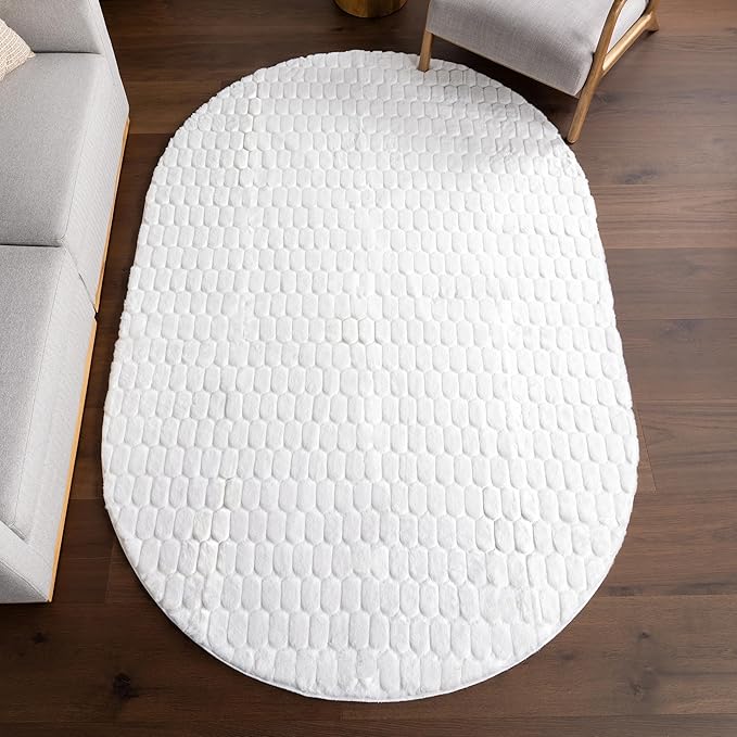 nuLOOM Nia White Geometric Washable Area Rug, Oval 5' x 8' | Nuloom Nia by nuLOOM