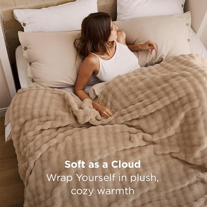 Bedsure 3D Fleece Bubble Blanket - Image 2