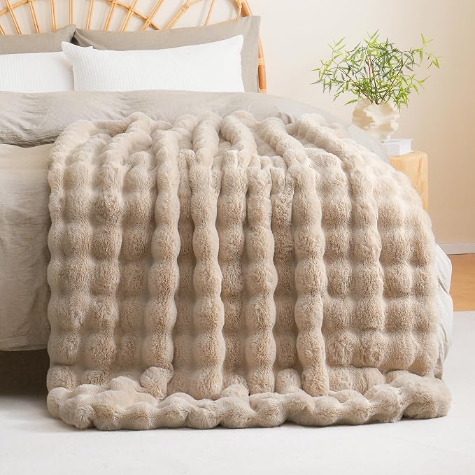 BENVWE Faux Fur Throw Blanket for Couch - Image 7