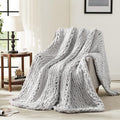 L'AGRATY Chunky Knit Throw Blanket by LAGRATY