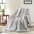 L'AGRATY Chunky Knit Throw Blanket by LAGRATY