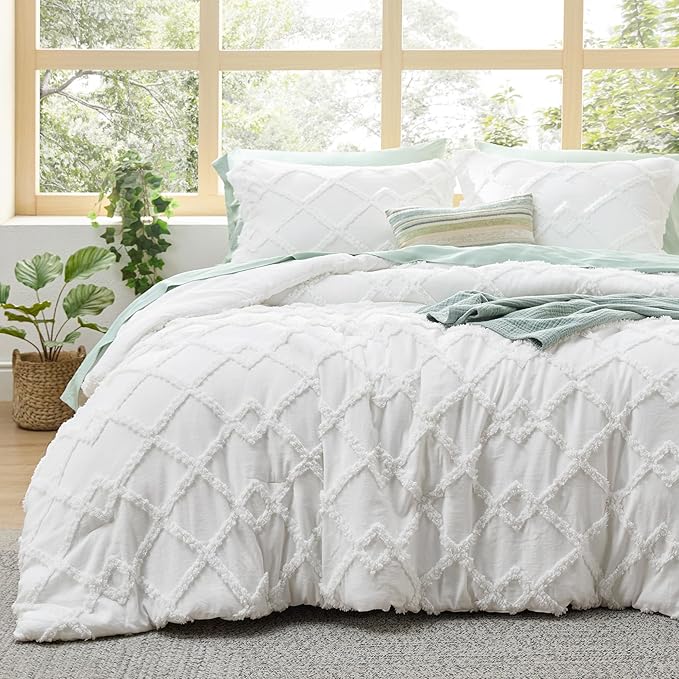 Bedsure Boho Comforter Set King - White Tufted King Size Comforter, 3 Pieces Farmhouse Shabby Chic Embroidery Bed Set, Soft Fluffy Geometric Pattern Bedding for All Seasons