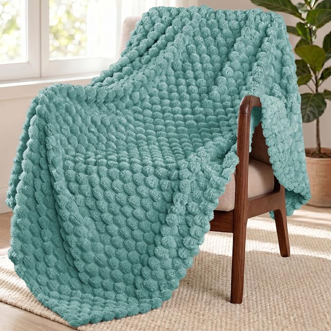 Exclusivo Mezcla Extra Large Soft Fleece Throw Blanket, 50x70 Inches 3D Clouds by ExclusivoMezcla