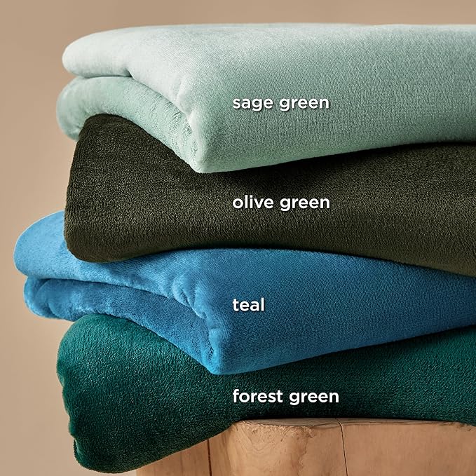 Bedsure GentleSoft Fleece Throw Blanket Forest Green - Image 5