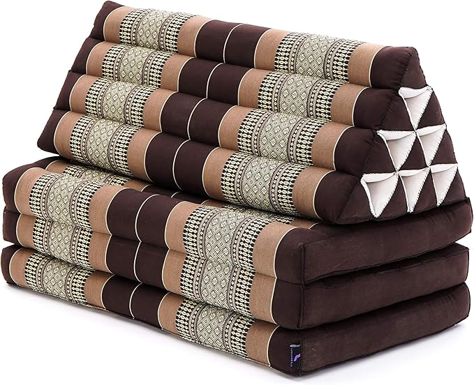 Leewadee 3-Fold Mat XXL with Triangle Cushion – Firm TV Pillow, Foldable Mattress with Cushion Made of Kapok, 67 x 31 inches, Brown