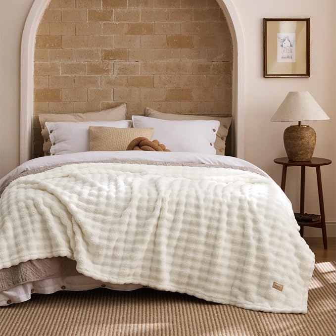 Bedsure 3D Bubble King Size Blanket - Image 8