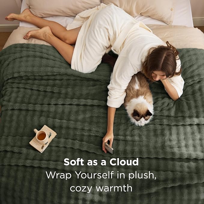 Bedsure 3D Fleece Bubble Blanket - Image 2