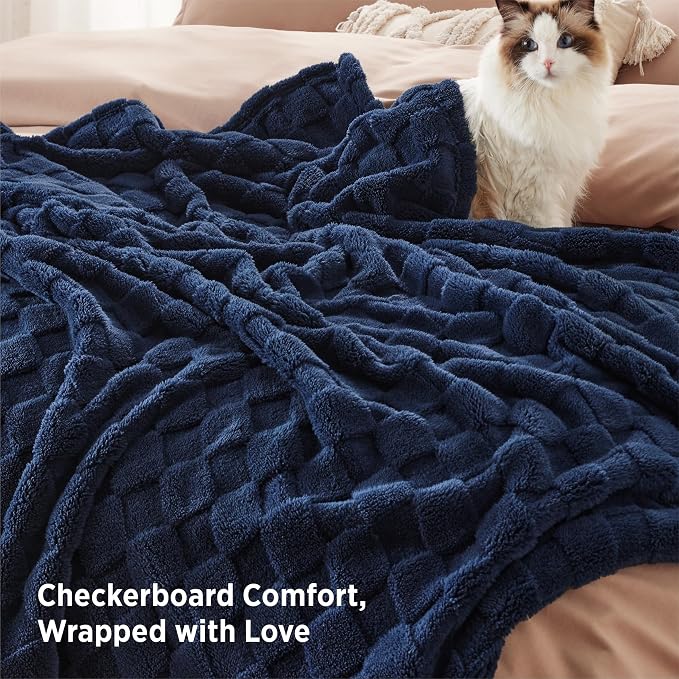 Bedsure GentleSoft Navy Throw Blanket - Image 5